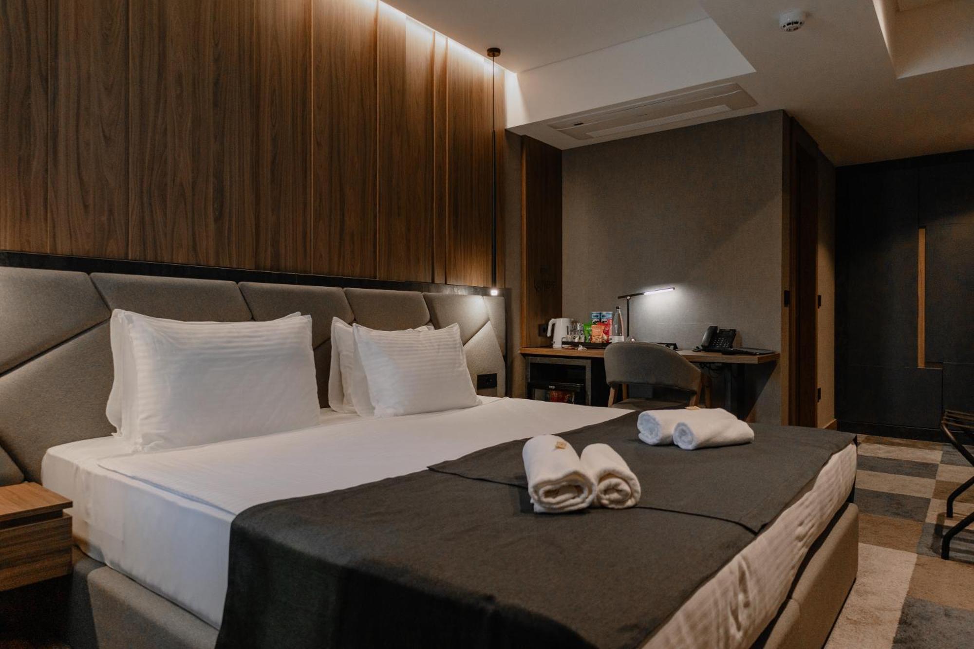 Lumiere Hotel Belgrado Esterno foto
