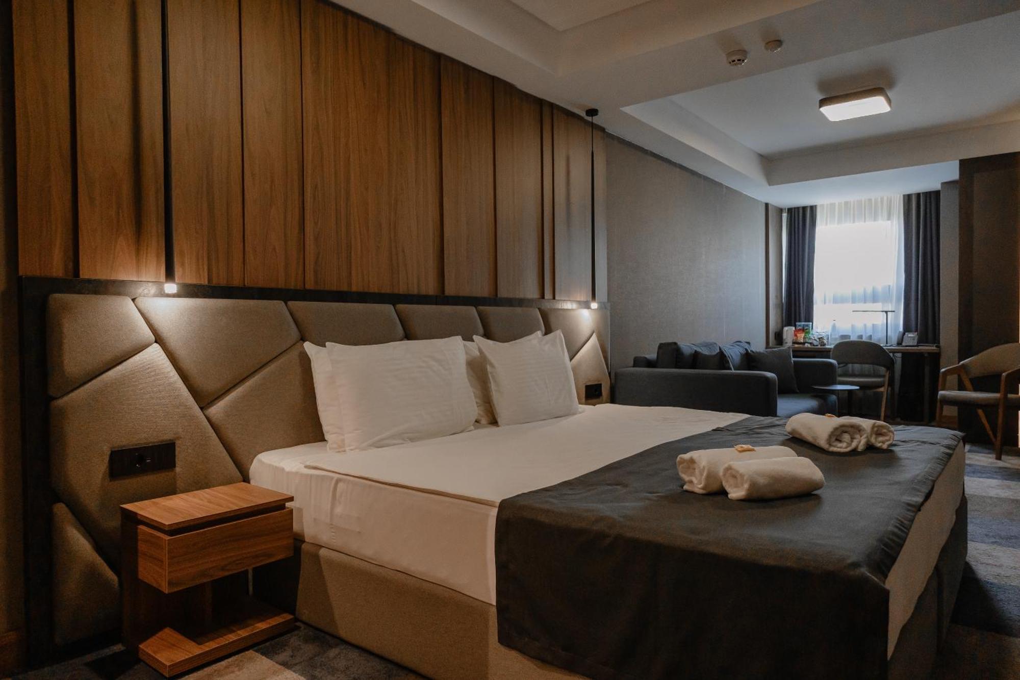 Lumiere Hotel Belgrado Esterno foto